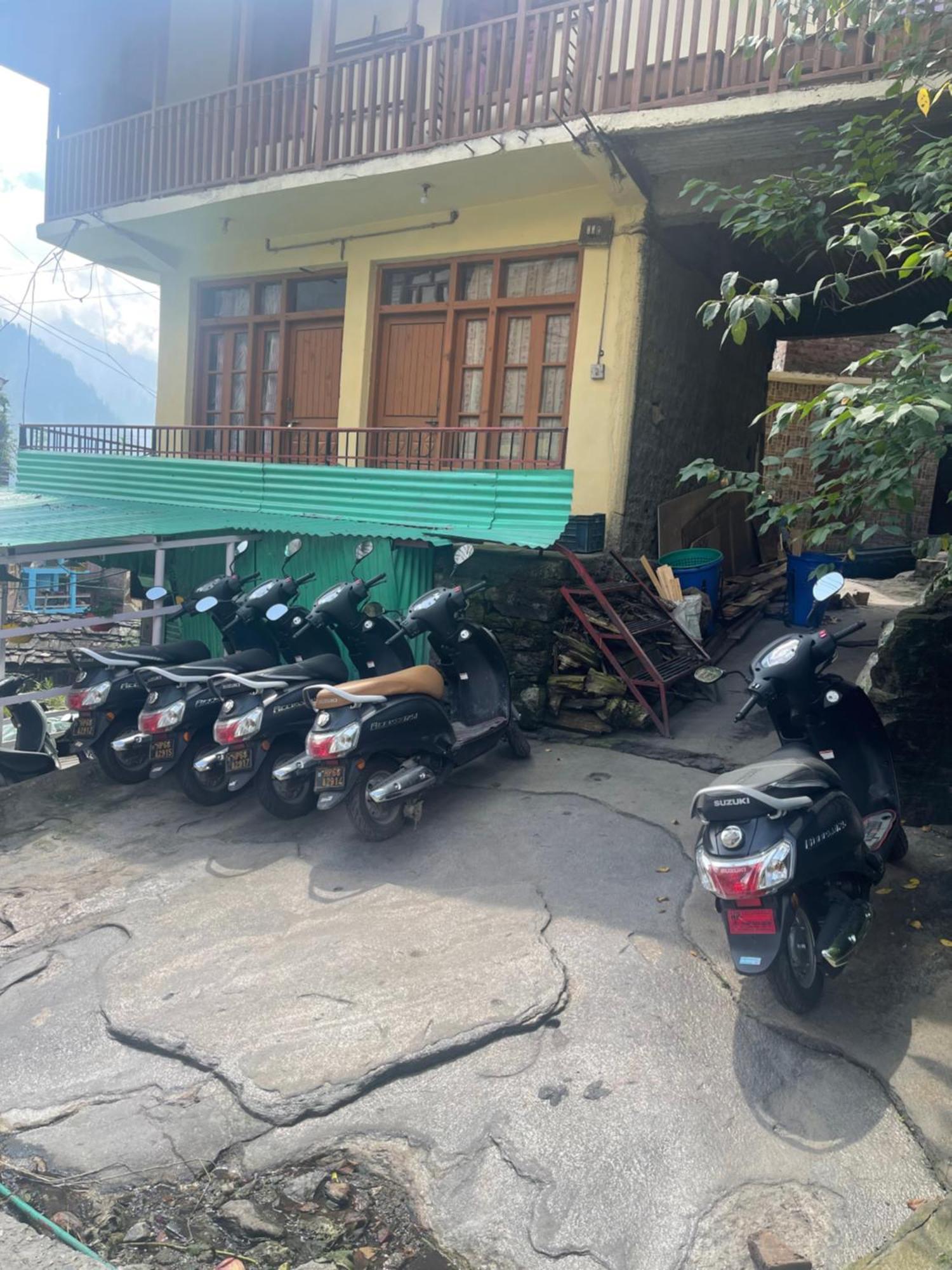 La Voglia-Old Manali Hostel ภายนอก รูปภาพ