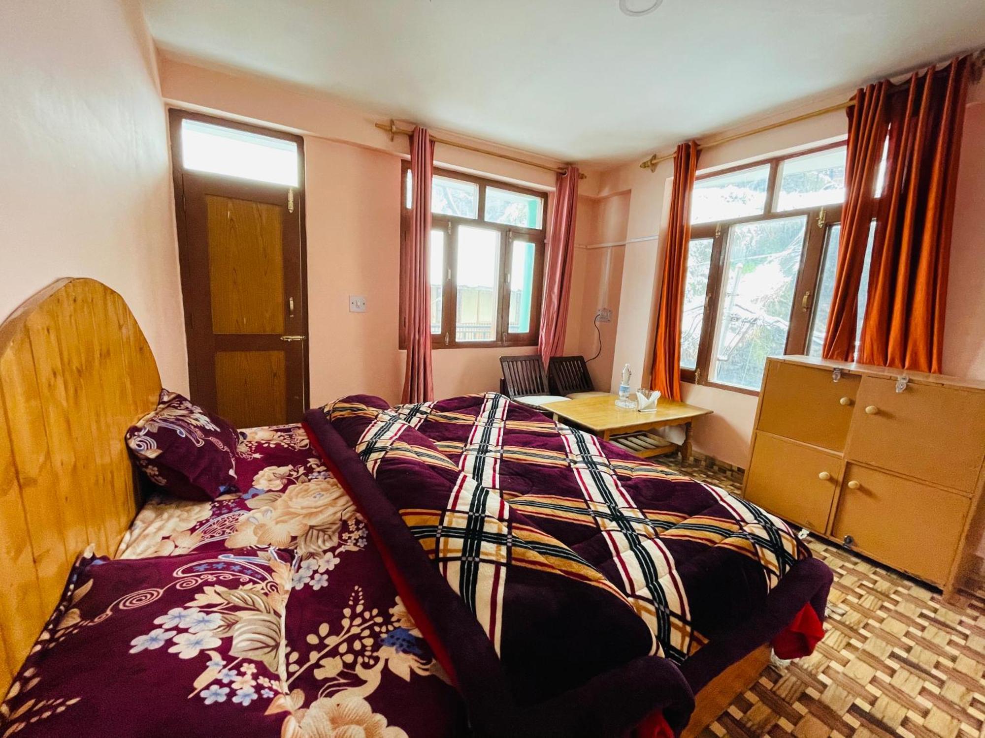 La Voglia-Old Manali Hostel ภายนอก รูปภาพ